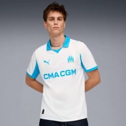 Second Life - Koszulka piłkarska Puma Olympique de Marseille... - Stan Doskonały. Bluzki sportowe damskie Puma, s, z materiału, bez ramiączek, do piłki nożnej. Za 199.00 zł.