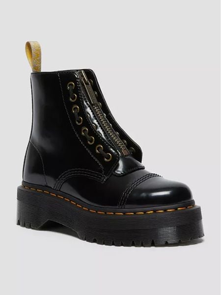 Dr. Martens Botki w kolorze czarnym rozmiar: 40. Czarne botki damskie Dr. Martens, z okrągłym noskiem, bez obcasa, na platformie, bez zapięcia. Za 770.51 zł.