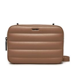 Torebka Calvin Klein. Brązowe listonoszki damskie CALVIN KLEIN, bez wzorów, bez dodatków. Za 479.99 zł.