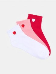 Skarpetki z haftem w kształcie serca 3 pack - wielobarwny. Skarpetki damskie Sinsay, bez wzorów. Za 12.99 zł.