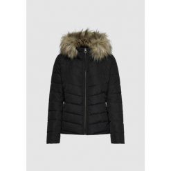 Kurtka puchowa Kobieta ONLY ONLELLAN QUILTED HOOD CC OTW. Czarne kurtki damskie Only, bez wzorów, z futra, bez kaptura. W wyprzedaży za 348.55 zł.