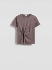 T-shirt z ozdobnym wycięciem - jasnoszary. Szare t-shirty damskie Reserved, l, bez wzorów, z bawełny, bez kołnierzyka. W wyprzedaży za 39.99 zł.