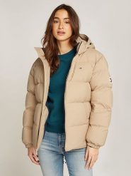 TOMMY JEANS Kurtka zimowa w kolorze beżowym rozmiar: XXL. Brązowe kurtki damskie Tommy Jeans, na zimę, xxl, bez wzorów, z jeansu, bez kaptura. Za 483.17 zł.