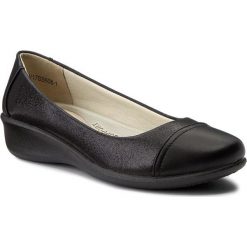 Półbuty CLARA BARSON W17SS608-1. Czarne półbuty damskie Clara Barson, bez wzorów, z materiału, bez obcasa. W wyprzedaży za 35.00 zł.