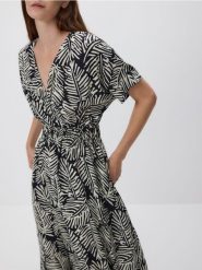 Sukienka z lnem - czarny. Czarne sukienki damskie Reserved, l, bez wzorów, z wiskozy, bez kołnierzyka, bez ramiączek, rozkloszowane. Za 199.99 zł.
