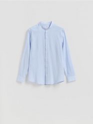 Koszula slim ze stójką - jasnoniebieski. Niebieskie koszule męskie Reserved, l, bez wzorów, z bawełny, bez kołnierzyka, bez ramiączek. Za 129.99 zł.