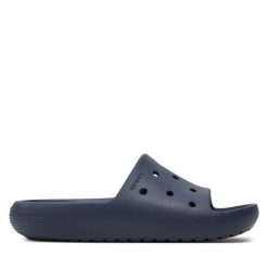 Klapki Crocs. Niebieskie klapki damskie Crocs, bez wzorów, bez obcasa. Za 139.99 zł.