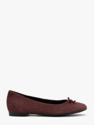 Bordowe welurowe baleriny z kokardką JUDIE. Czerwone baleriny damskie Ryłko, bez wzorów, z materiału, bez obcasa, na płaskiej podeszwie. Za 299.99 zł.