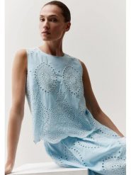 More & More Bluzka w kolorze błękitnym rozmiar: 38. Niebieskie bluzki damskie MORE & MORE, bez wzorów, bez kołnierzyka, bez ramiączek. Za 223.99 zł.