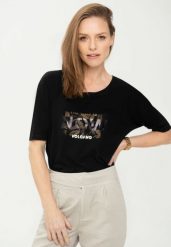 Luźna koszulka damska z rękawem 3/4 T-NOW. Czarne t-shirty damskie Volcano, s, bez wzorów, z bawełny, bez kołnierzyka. Za 79.99 zł.