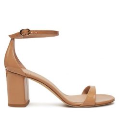Sandały Stuart Weitzman. Brązowe sandały damskie Stuart Weitzman, bez wzorów, bez obcasa, na słupku. Za 1,229.00 zł.