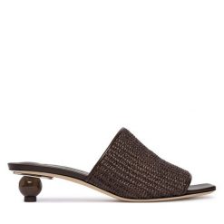 Klapki Weekend Max Mara. Czarne klapki damskie Weekend Max Mara, bez wzorów, bez obcasa. Za 1,779.00 zł.