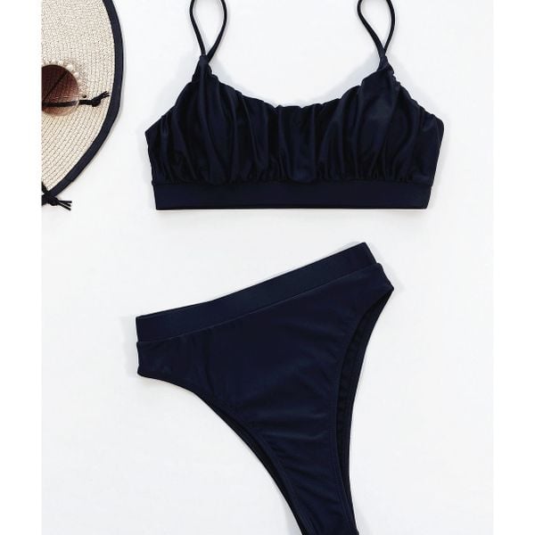 Strój kąpielowy zabudowany z marszczonym topem na plażę i basen Xochitl. Zielone bikini damskie Intica, bez wzorów. Za 149.00 zł.