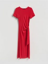 Sukienka midi z modalem - czerwony. Czerwone sukienki damskie Reserved, na co dzień, l, bez wzorów, z dzianiny, bez kołnierzyka, bez ramiączek, midi, proste. Za 119.99 zł.
