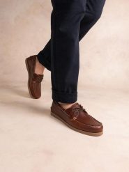 Buty żeglarskie męskie Phenis, ciemnobrązowe. Brązowe buty wizytowe męskie Tbs, z materiału, bez zapięcia. Za 432.40 zł.