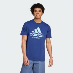 Koszulka Arsenal Seasonal Graphic. Niebieskie t-shirty sportowe męskie Adidas, xl, bez ramiączek, do piłki nożnej. Za 169.00 zł.