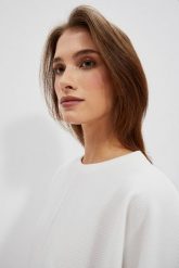 Bluza z wiązaniem w pasie. Bluzy bez kaptura damskie MOODO, l, z bawełny. W wyprzedaży za 54.99 zł.