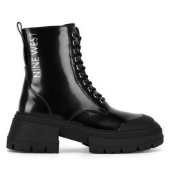 Trzewiki Nine West. Czarne botki damskie Nine West, bez obcasa, na płaskiej podeszwie, bez zapięcia. Za 279.99 zł.
