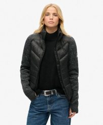 Kurtka hybrydowa Storm z dzianiny. Czarne kurtki damskie Superdry., xs, bez wzorów, z dzianiny, bez kaptura. Za 467.65 zł.