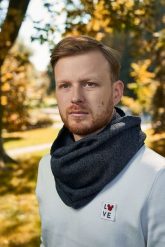 Komin męski zimowy Brødrene k3 granatowy 9921. Niebieskie szaliki męskie na zimę, bez wzorów, z dzianiny. Za 38.35 zł.