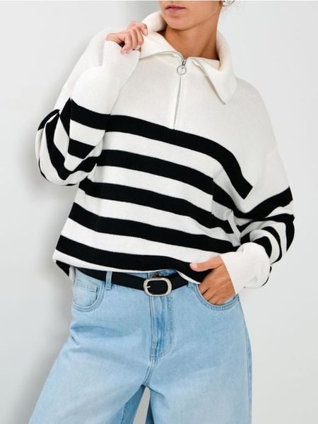 Sweter w paski - biały. Białe swetry klasyczne damskie Sinsay, l, bez kołnierzyka. Za 69.99 zł.