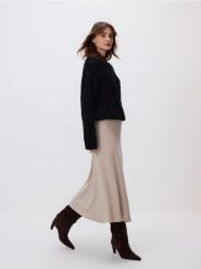 Sweter ze stójką - czarny. Czarne swetry klasyczne damskie Reserved, l, z dzianiny, bez kołnierzyka. Za 279.99 zł.