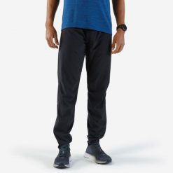 Spodnie do biegania męskie Kiprun Run 500 Light. Czarne spodnie materiałowe męskie KIPRUN, bez wzorów, z elastanu, sportowe. Za 129.99 zł.