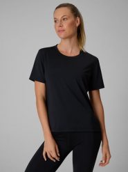 4F Koszulka treningowa loose szybkoschnąca damska - czarna M. Czarne bluzki damskie 4f, m, bez wzorów, klasyczne, bez kołnierzyka, bez ramiączek. Za 79.99 zł.