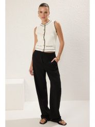 Trendyol Top w kolorze kremowym rozmiar: L. Brązowe topy damskie Trendyol, l, bez wzorów, bez kołnierzyka. Za 98.95 zł.