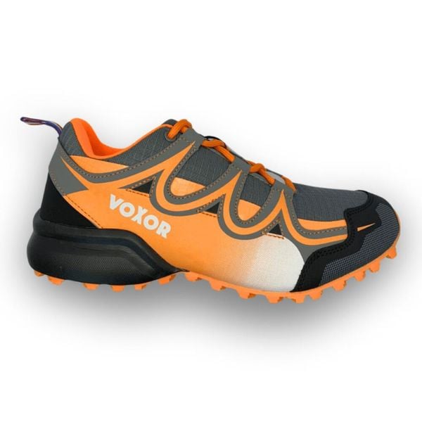 Buty do chodzenia sportowe VOXOR GO. Brązowe buty sportowe na co dzień damskie VOXOR, bez wzorów, ze skóry, trekkingowe. Za 313.50 zł.
