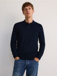 Sweter polo z wiskozą - granatowy. Niebieskie swetry męskie Reserved, l, bez wzorów, z dzianiny, bez kołnierzyka. W wyprzedaży za 49.99 zł.