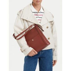 Torebka Beverly Hills Polo Club. Brązowe torebki klasyczne damskie Beverly Hills Polo Club, bez wzorów, bez dodatków. Za 199.99 zł.