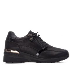 Buty sportowe Refresh 172936 Noir. Czarne buty sportowe na co dzień damskie Refresh, bez wzorów, ze skóry, trekkingowe. Za 280.45 zł.