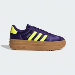 Buty VL Court Bold Junior. Fioletowe buty sportowe na co dzień damskie Adidas, bez zapięcia, na jogę i pilates. Za 279.00 zł.