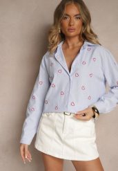 Niebiesko-Czerwona Koszula Oversize w Prążki Zdobiona Haftem w Serca Nitavela. Niebieskie koszule damskie Renee, z aplikacjami, z jeansu, eleganckie, bez kołnierzyka, bez ramiączek. Za 74.99 zł.