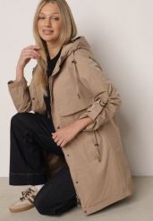 Brązowa Przejściowa Kurtka Parka z Kapturem i Podwijanymi Rękawami Tinarose. Brązowe kurtki damskie Born2be, l, bez wzorów, z dresówki, z kapturem. Za 189.99 zł.