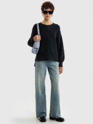 Sweter damski z ozdobnym splotem czarny Acidia 906. Czarne swetry klasyczne damskie Big Star, na jesień, l, z dzianiny, bez kołnierzyka. W wyprzedaży za 199.99 zł.