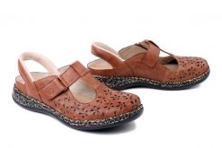 RIEKER 46397-22 brown, sandały damskie. Brązowe sandały damskie Rieker, w ażurowe wzory, bez obcasa. Za 349.90 zł.