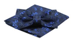 Męska Mucha z Poszetką, Ciemnogranatowa w Kwiaty- Alties. Niebieskie krawaty i muchy męskie Alties, bez wzorów, eleganckie. Za 54.00 zł.