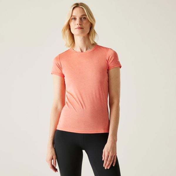 Koszulka sportowa damska Fingal Edition szybkoschnąca. Czerwone bluzki sportowe damskie Regatta, bez wzorów, bez ramiączek. Za 100.75 zł.