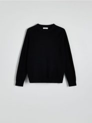 Strukturalny sweter z bawełny - czarny. Czarne swetry męskie Reserved, l, bez wzorów, z bawełny, bez kołnierzyka. W wyprzedaży za 49.99 zł.