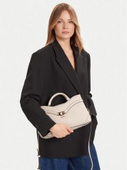 Guess Torebka Dea HWBG79 93060 Écru. Torebki klasyczne damskie Guess, z aplikacjami, ze skóry, bez dodatków. Za 359.99 zł.