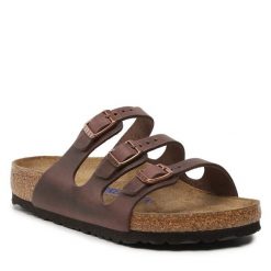 Klapki Birkenstock. Brązowe klapki damskie Birkenstock, bez wzorów, bez obcasa. Za 479.99 zł.