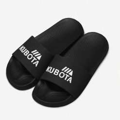 Klapki Kubota Basenowe Basic Czarne. Czarne klapki damskie Kubota, bez wzorów, z materiału, bez obcasa. W wyprzedaży za 49.99 zł.