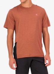 Koszulka merino Mons Royale Tarn Merino T-Shirt. Czerwone t-shirty męskie Mons Royale, na lato, l, bez wzorów, z elastanu, bez kołnierzyka. Za 390.49 zł.