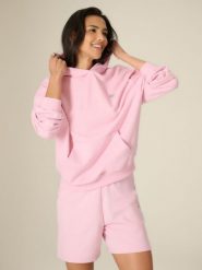 4F Bluza dresowa loose z kapturem damska - różowa XS. Czerwone bluzy sportowe damskie 4f, xs, bez wzorów, z dresówki, bez ramiączek, z kapturem. Za 159.99 zł.