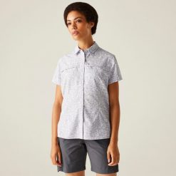 Travel Packaway damska koszula z krótkim rękawem. Fioletowe koszule damskie Regatta, bez wzorów, eleganckie, bez kołnierzyka, bez ramiączek. W wyprzedaży za 143.80 zł.