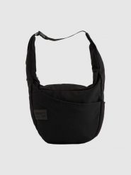 4F Torba na ramię - czarna Uniwersalny. Czarne torebki klasyczne damskie 4f, bez wzorów, bez dodatków. Za 129.99 zł.