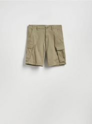 Szorty cargo - zielony. Zielone szorty męskie Reserved, z bawełny, bez kołnierzyka. Za 139.99 zł.