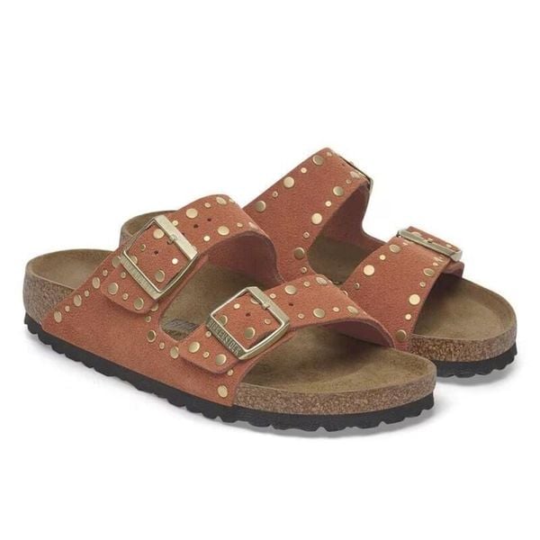 Damskie sandały nity ARIZONA RIVET. Brązowe sandały damskie Birkenstock, bez wzorów, z materiału, bez obcasa. Za 657.00 zł.